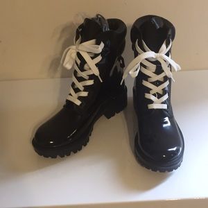 Kendall @ Kylie Chunky patent boots